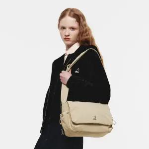 [롯데백화점]캉골 에센셜 플러스 플랩 메신저 2099 라이트베이지 (KRFBMB20990)