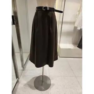 [SOUP](신세계 사우스시티) 벨트 세트 플레어 스커트 (SBBSR32)