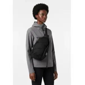 씨피컴퍼니 25FW 블랙 B 렌즈 크로스 슬링백 RCCMAC735A 005269G 999