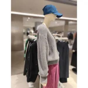 스튜디오 톰보이 V넥 풀오버 니트 9105452103