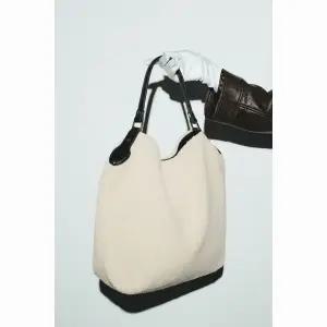 ZARA 리버시블 토트백 - 블랙 243802