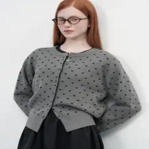 제너럴아이디어 GENERALIDEAstandard 세미 루즈핏 도트 가디건 CHARCOAL WBE3L04511