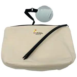 샤넬뷰티 베이지색상 파우치에 거울참