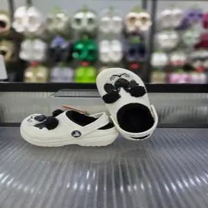 [크록스]아동털신 클래식 라인드 아이 엠 판다베어 클로그 토들러 210395-0WX/애플아울렛