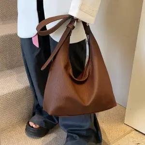 [블루밍룸] 메르엘 레더 빈들백