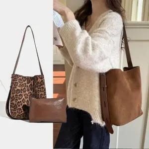 [다잇템] 여자 클래식 길이조절 세무 레더 스트랩 백