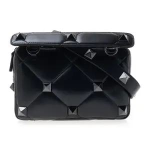 가라바니] 공용 락스터드 크로스백 1Y0B0B26 CFV 0NO