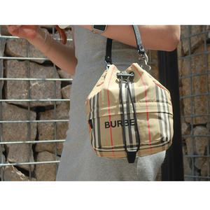 (오늘출발) 포이베 파우치 리폼 버킷백 레더 숏핸들 롱 스트랩 버버리 복조리 8026737