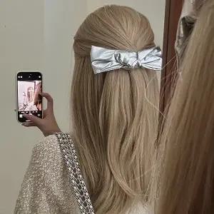 [홀리지]두아루 Y2K 메탈릭 실버 리본 헤어핀 헤어 집게핀