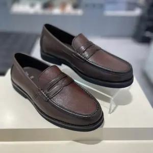 [롯데백화점]에스콰이아 남성 3.5cm 쿠션 스트레이트 U팁 정장로퍼-PFDSHL369BR