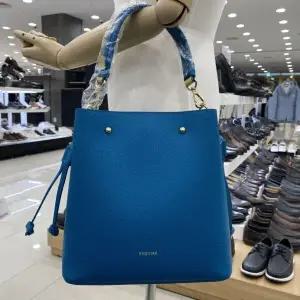 [에스콰이아]에스콰이아  여성 버킷백 소가죽 캐주얼 크로스백  24cm J283F_GN