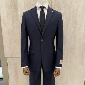 [지이크](대구신세계)FW 이테리수입원단 까를로바르베리 겨울 스트라이프 네이비 셋업 정장 세트 [PJJ20...