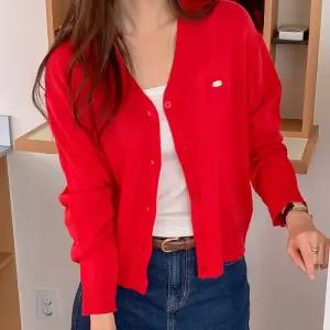 [다잇템] 여자 일상룩 펜던트 브이넥니트 빨간색 FW 가디건