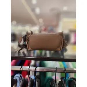 [베네통] 베네통 자가드키링 소가죽미들백 BCBGA7541 (P003683180)