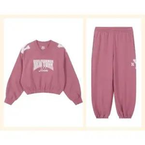 [갤러리아] (NBA키즈)NYK 팀 크롭 오버핏 맨투맨,조거세트(K253TS650/TP650/13)