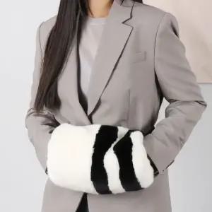 B981 메신저백 라인 골프 핸드 워머 털 퍼 가방 슬링백 등산 자전거 스포츠 힙색 허리 크로스백 웨이스트백 손난로 학생 여행 스마트폰 핸드폰 가방 패션