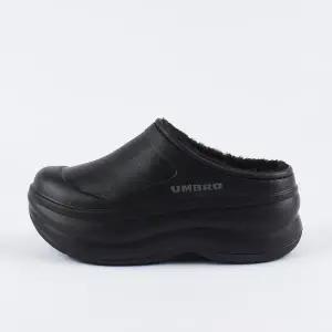 [엄브로] 토피 코지 플랫폼 퍼 뮬 방한화 블랙 UP423EMUO0