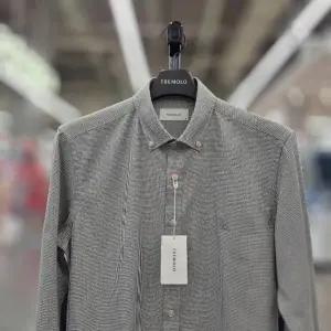 [트레몰로]TREMOLO HC14 솔리드라이크C셔츠 (주)세정 트레몰로 25년 F/W 솔리드라이크 C셔 (S41989128)