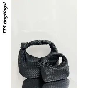 크로와상 소가죽 조디백 반달 블랙 미니위빙 여행용 포춘