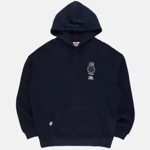 엄브로 HBL CELEB 그래픽 쭈리 후드 티셔츠 딥네이비 UP121CHD21