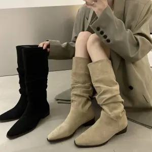 LnD 여성 겨울 슬라우치 내추럴 셔링핏 스웨이드 여성 미들 롱 부츠 로우힐