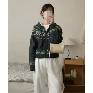 코드그라피 CGP 우먼 노르딕 패턴 후드 니트 집업_차콜 CBEWWKC041CH 321283