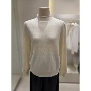 [SOUP](신세계 사우스시티) 레이스넥 크로쉐 니트 (SBBLK30)