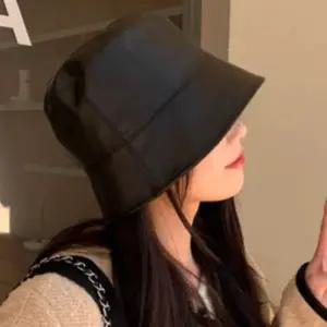 여성 가죽 베이직 버킷햇 레더 부드러운 쉐입 클래식 코디 벙거지 모자