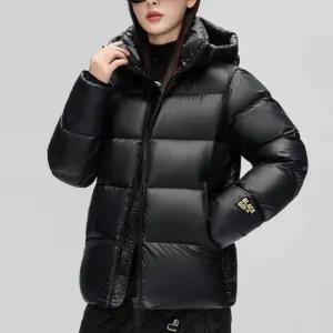 여성 트렌디 아우터 블랙골드 손목로고 데일리룩 아웃도어 내부스트랩 숏패딩 겨울