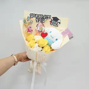 시나모롤 보라 핑크 노랑 졸업 졸업식 사탕 킨더조이 꽃다발 마이멜로디 쿠로미 축하 토퍼