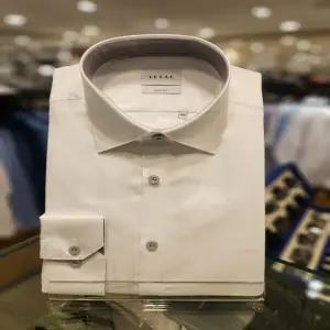 (예작셔츠)봄여름 솔리드 면혼방 화이트 YJESBS160WH 슬림핏긴팔와이셔츠