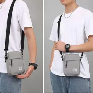 남녀공용 스퀘어 미니 크로스백 핸드폰 가방 외출가방 옆으로매는가방 학생메신저백