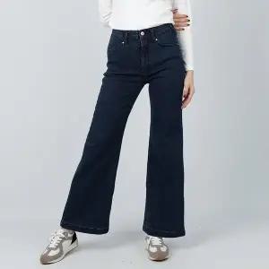 [게스] 여성 청바지 기모 오비디테일 와이드 다크블루 YO4D1185