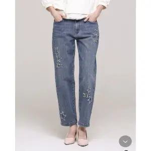 [손정완](타임스퀘어점패션관)별 자수 포인트 데님 팬츠