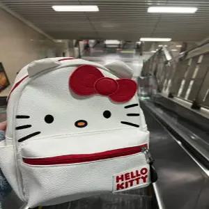 헬로키티 백팩 배낭 여행 일상 학생 직장인 귀여운 산리오 캐주얼 캐릭터