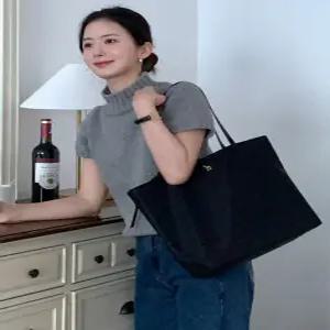 헤지스 액세서리 25FW [스테디셀링백][SAVER] 블랙 나일론 퍼피 로고 와이드 숄더백 L HIBA5F911BK