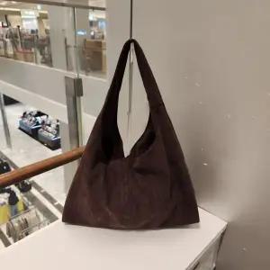 [발리스윗](김해점)인조스웨이드호보백SP9ZAB08