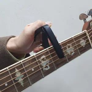 기타카포 클래식 블랙 통 우쿨렐레 일렉