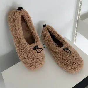 [하프클럽/]뽀글이 소재 스트링 포인트 여성 플랫슈즈 5FW