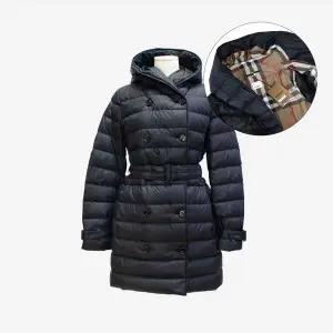 (버버리) 후디드 벨트 다운 패딩(81052111)