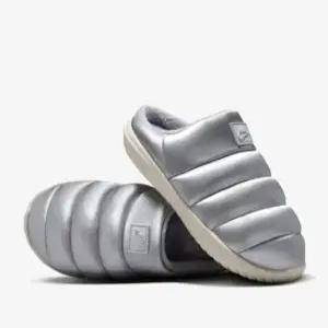 나이키 여성 버로우 SE 슬리퍼 FZ7939-002