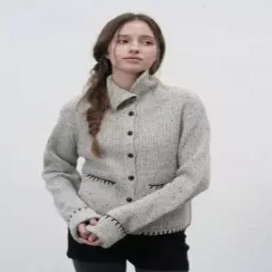 제네럴아이디어 generalideastandard 스티치 하이넥 카라 가디건 OATMEAL WBE3L04516