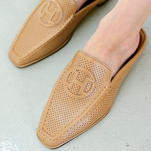 [더힐][더힐슈즈] 가죽 스퀘어토 펀칭 여성여자 구두 뮬 블로퍼 슬리퍼 2cm sy8010