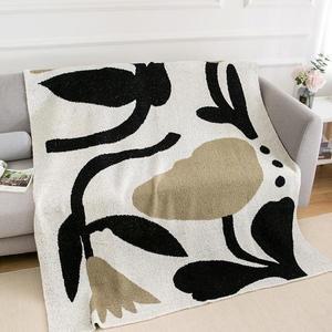 [한국침구예진]베이지 플라워 패턴 니트 블랭킷 쇼파커버 담요