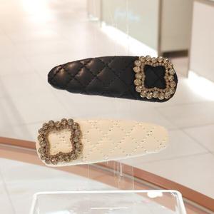 [JJQUEEN] 로나 엠보 똑딱핀 2컬러중 택1 HHR652 HHR653