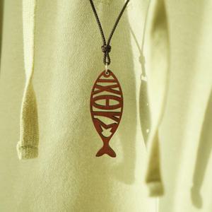 글로리월드 익투스 십자가 목걸이(샤벨나무) - 차량겸용