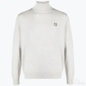 메종키츠네 폭스 헤드 패치 레귤러 터틀넥 LM00812KT1036 H120 폭스헤드