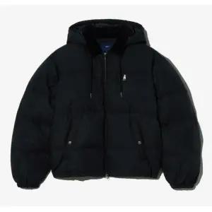 [롯데백화점]예일 남여공용 후드 탈부착 숏 푸퍼 다운 점퍼 (YEW1DW303ABK)