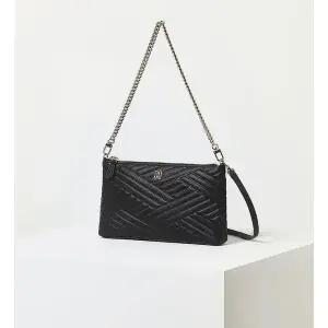 갤러리아 DCWA3F279BK 닥스 블랙 칼라일 엠보 가죽 골드DD 체인 월릿백