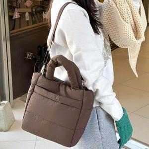 부드러운 터치감 푹신하고 가벼운 패딩 크로스 토트백 가벼운가방